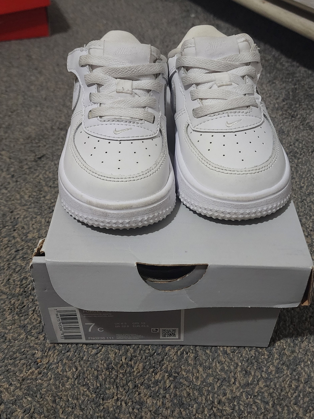 Nike Kids White Low-Top Sneakers with Perforated Toe